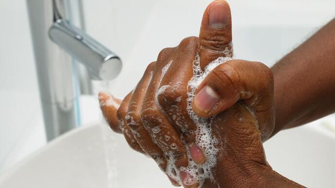 Se laver les mains avant les exercices d’agrandissement du pénis