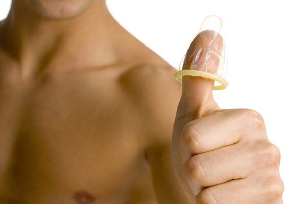 le préservatif au doigt symbolise l'agrandissement du pénis des adolescents